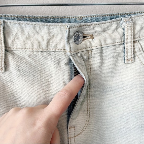 ***Anthropologie NWT Pilcro Denim Micro Jean Shorts Light Denim Blue Size 28*** - Picture 4 of 11